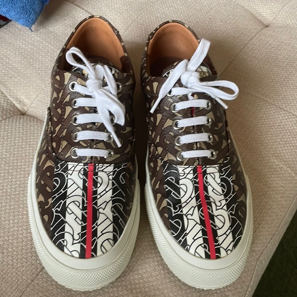 Burberry sneakers size39